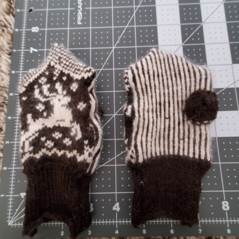 Wool baby mittens whit is Angora rabbit , with dark brown zwartble sheep